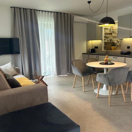 Piedra Luxury Apartments نافبليو المظهر الخارجي الصورة