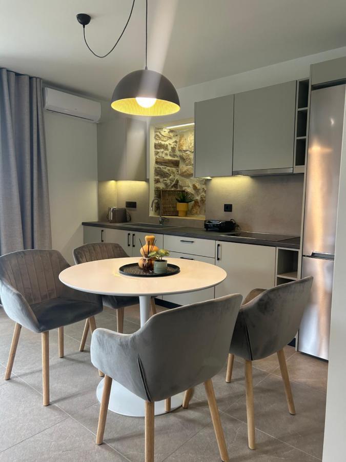 Piedra Luxury Apartments نافبليو المظهر الخارجي الصورة
